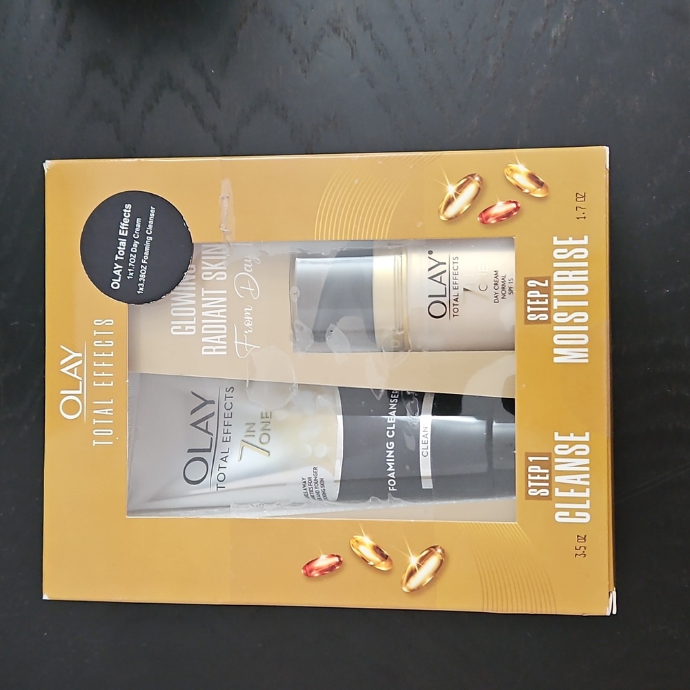 Olay 7 in one day cream and facial cleanser. New in Box.